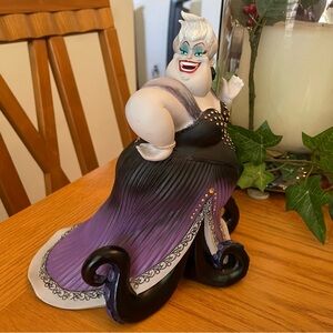 Disney Showcase Couture de Force Ursula Figurine